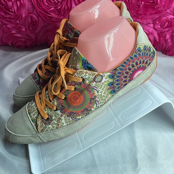 (A2) DESIGUAL, multi-coloured printed sneakers,‎ size 40/9 USA - Picture 2 of 13